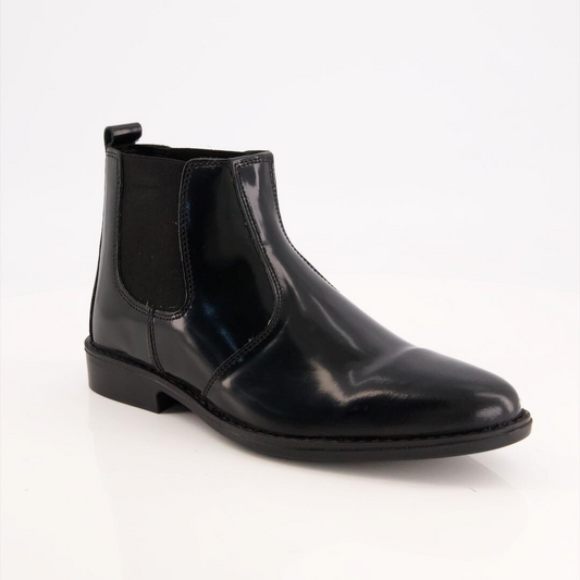 Pure calf leather Chelsea Boots for elegant men.